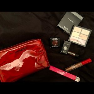 M.A.C bundle make up NEW lipgloss, eye palette,